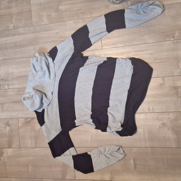 Turtle Neck - Picture 2 of 8